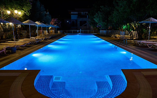 swimming pool at night  from Chrome web store to be run with OffiDocs Chromium online