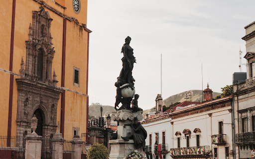 The Basílica Colegiata de Nuestra Señora de Guanajuato  from Chrome web store to be run with OffiDocs Chromium online