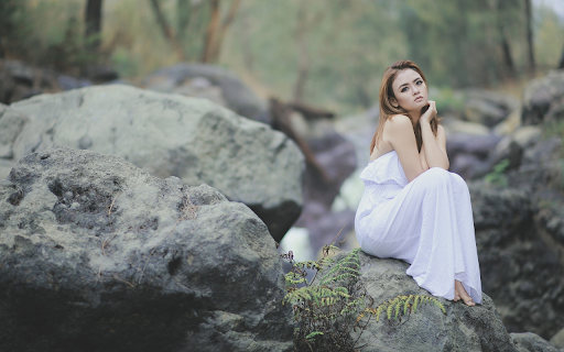 The cold girl on the stone  from Chrome web store to be run with OffiDocs Chromium online