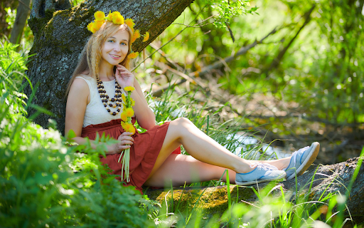 The girl and the bracelet on her head  from Chrome web store to be run with OffiDocs Chromium online