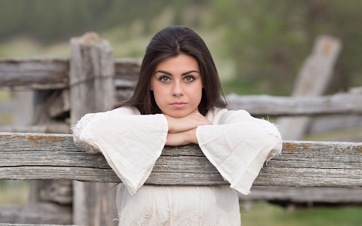 The girl stood by the fence  from Chrome web store to be run with OffiDocs Chromium online
