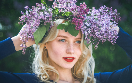 The girl wears flowers on her head  from Chrome web store to be run with OffiDocs Chromium online