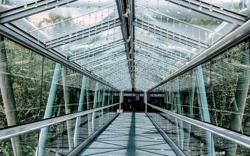 The Glass Walkway of the Orlando Science Center  from Chrome web store to be run with OffiDocs Chromium online