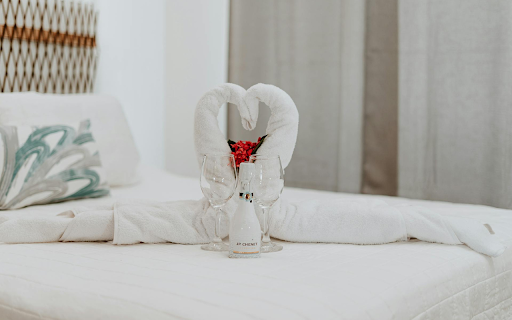 The Lovebird Bed  from Chrome web store to be run with OffiDocs Chromium online