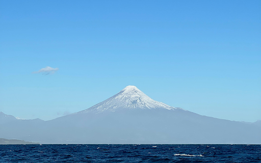 The Osorno Volcano as Seen from the Llanquihue Lake  from Chrome web store to be run with OffiDocs Chromium online