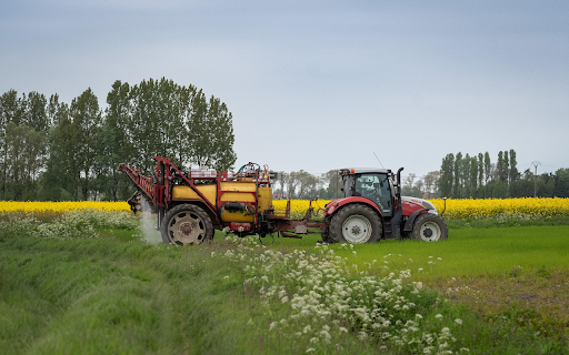 Tractor in Blooming Fields  from Chrome web store to be run with OffiDocs Chromium online