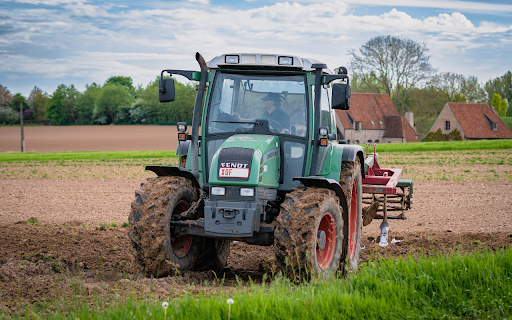 Tractors in season  from Chrome web store to be run with OffiDocs Chromium online