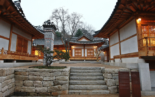 Tranquil Courtyard of a Traditional Residence  from Chrome web store to be run with OffiDocs Chromium online