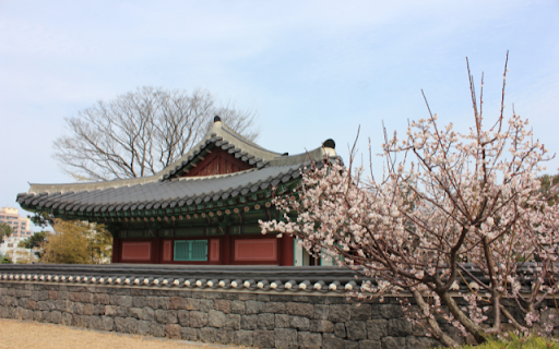 Tranquil Setting with Traditional Architecture and Spring Bloom  from Chrome web store to be run with OffiDocs Chromium online