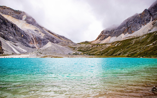 Turquoise Lake in Misty Mountains  from Chrome web store to be run with OffiDocs Chromium online