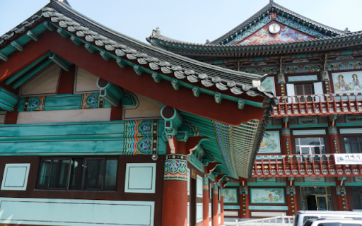 Vibrantly Decorated Temple Architecture  from Chrome web store to be run with OffiDocs Chromium online