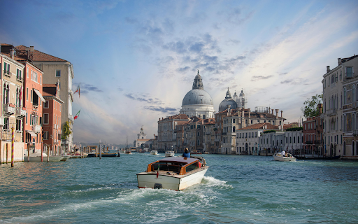 View of a Boat on Canal Grande and the Santa Maria  from Chrome web store to be run with OffiDocs Chromium online