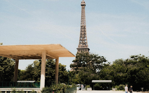 View of the Eiffel Tower from a Park  from Chrome web store to be run with OffiDocs Chromium online