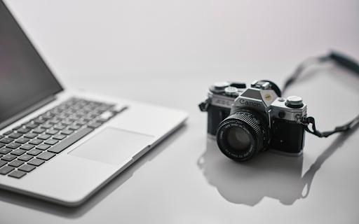 Vintage Camera  Modern Workspace  from Chrome web store to be run with OffiDocs Chromium online