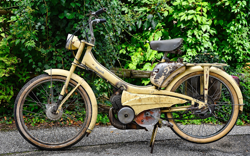 Vintage Moped Charm  from Chrome web store to be run with OffiDocs Chromium online
