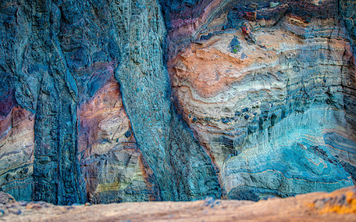 Volcanic Cliffs  from Chrome web store to be run with OffiDocs Chromium online