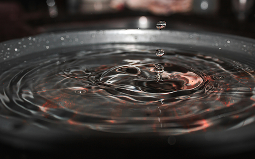 Water Droplets Falling into Rippled Surface  from Chrome web store to be run with OffiDocs Chromium online