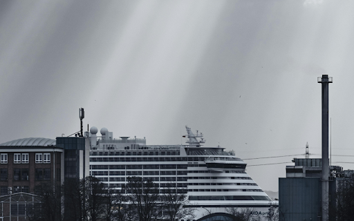 White and Black Ship on Dock  from Chrome web store to be run with OffiDocs Chromium online