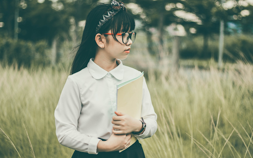 white shirt girl  from Chrome web store to be run with OffiDocs Chromium online