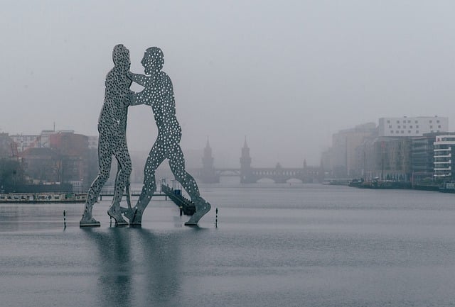 Free download sculpture molecule man berlin fog free picture to be edited with GIMP free online image editor