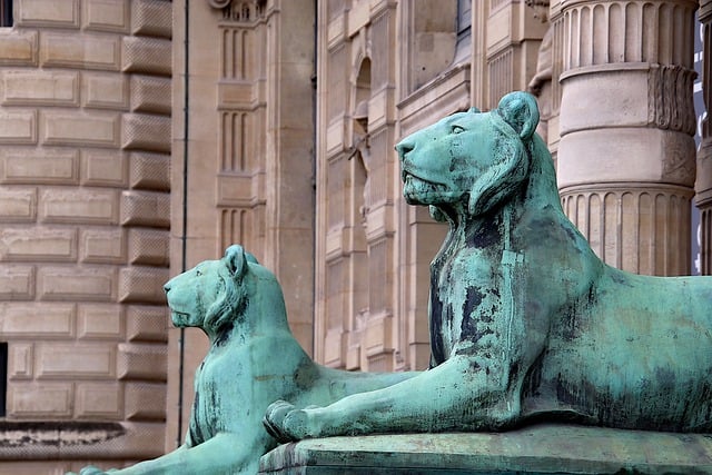 ดาวน์โหลดภาพฟรีของพิพิธภัณฑ์ประติมากรรม Lions Louvre เพื่อแก้ไขด้วยโปรแกรมแก้ไขรูปภาพออนไลน์ GIMP ฟรี