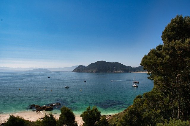 Бесплатно скачать море пляж скалы остров горизонт бесплатное изображение для редактирования с помощью бесплатного онлайн-редактора изображений GIMP