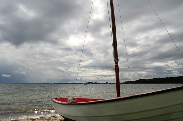 Скачать бесплатно Sea Boat Sailing - бесплатное фото или изображение для редактирования с помощью онлайн-редактора изображений GIMP