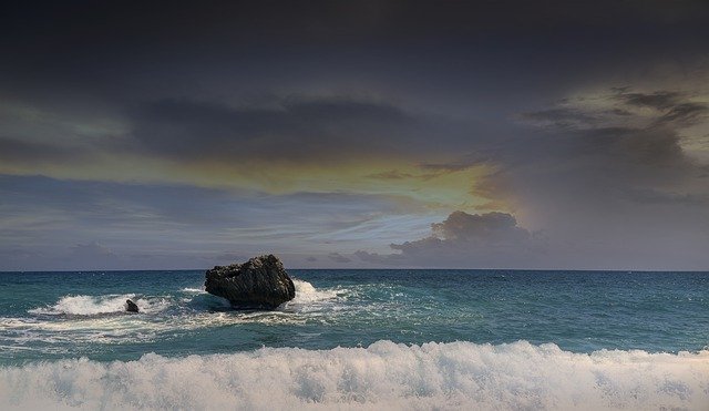 Descarga gratuita Sea Dramatic Sky Waves: foto o imagen gratuita para editar con el editor de imágenes en línea GIMP