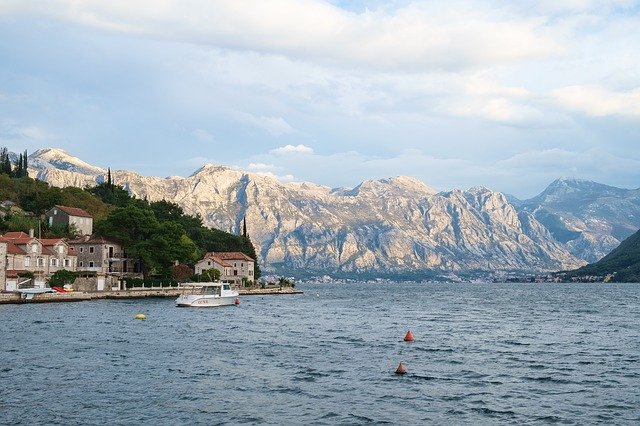 ดาวน์โหลดฟรี Sea Mountains Landscape - ภาพถ่ายหรือรูปภาพฟรีที่จะแก้ไขด้วยโปรแกรมแก้ไขรูปภาพออนไลน์ GIMP