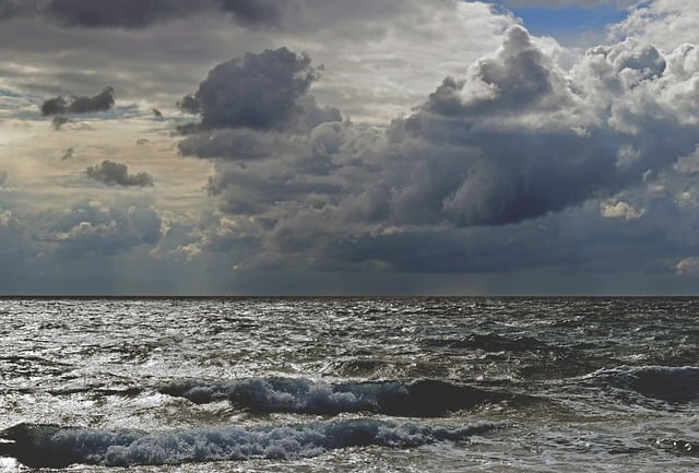 Kostenloser Download Meer Ozean Himmel Wolken bedeckt kostenloses Bild, das mit dem kostenlosen Online-Bildeditor GIMP bearbeitet werden kann