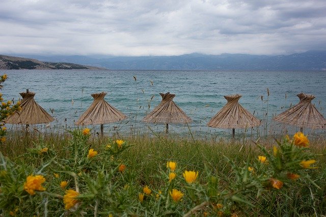 Безкоштовно завантажте Sea Parasol Holidays — безкоштовну фотографію чи зображення для редагування за допомогою онлайн-редактора зображень GIMP