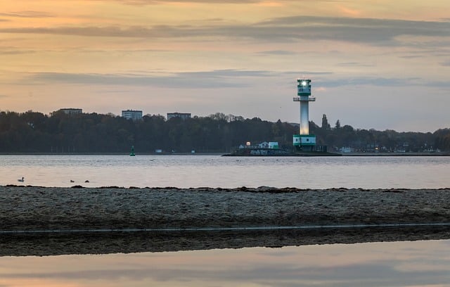 Kostenloser Download Sea Shore Ligthouse Beacon Kiel Kostenloses Bild, das mit dem kostenlosen Online-Bildeditor GIMP bearbeitet werden kann