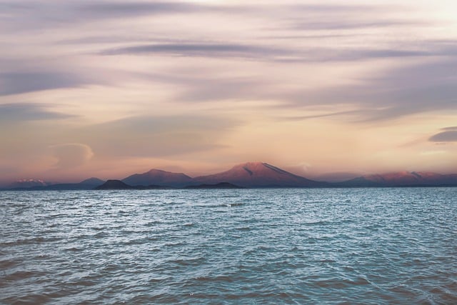 Kostenloser Download von Meer, Sonnenuntergang, Bergen, Wolken, kostenloses Bild zur Bearbeitung mit dem kostenlosen Online-Bildeditor GIMP