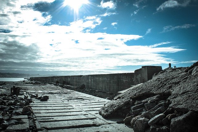 Descărcare gratuită Sea Wall Sky Clouds - fotografie sau imagini gratuite pentru a fi editate cu editorul de imagini online GIMP