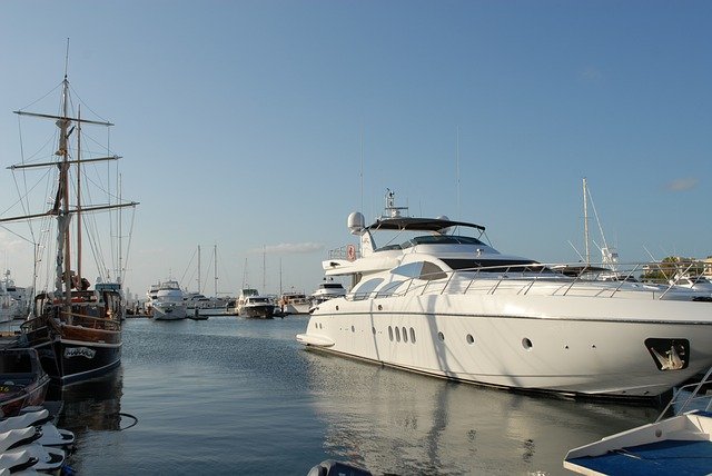 Descarga gratuita Sea Yacht Sunset: foto o imagen gratuita para editar con el editor de imágenes en línea GIMP