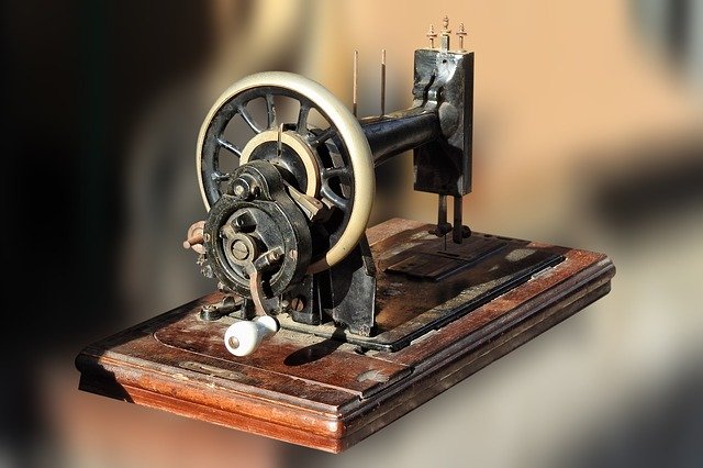 Free download Sewing Machine Old Historically -  free photo or picture to be edited with GIMP online image editor