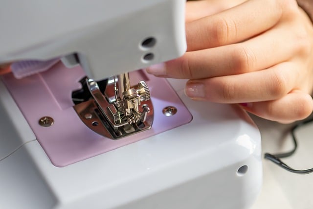 Free graphic sew sewing machine finger hand to be edited by GIMP free image editor by OffiDocs