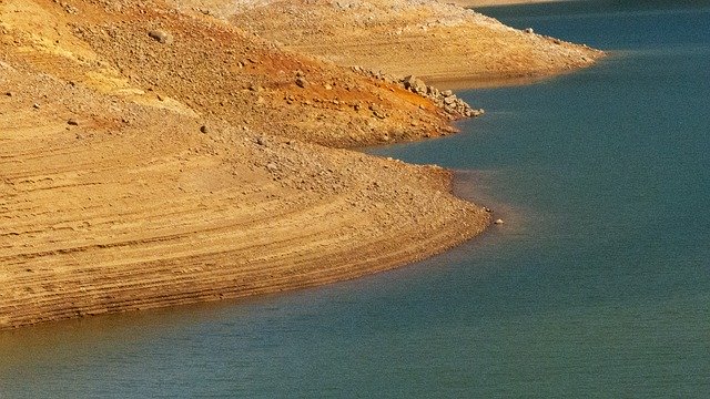 Descărcare gratuită Shasta Lake Shore Water - fotografie sau imagini gratuite pentru a fi editate cu editorul de imagini online GIMP