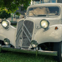 Shiny white car  screen for extension Chrome web store in OffiDocs Chromium