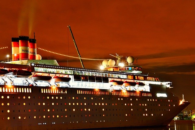 Unduh gratis Ship At Port Cruise Maritime - foto atau gambar gratis untuk diedit dengan editor gambar online GIMP