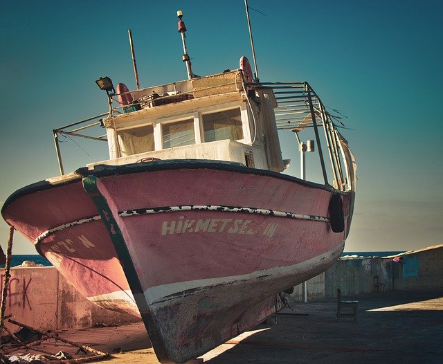 Muat turun percuma Ship Dry Boat - foto atau gambar percuma untuk diedit dengan editor imej dalam talian GIMP