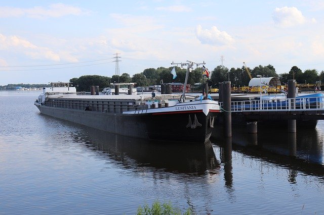 Téléchargement gratuit de Ship Lake Water - photo ou image gratuite à éditer avec l'éditeur d'images en ligne GIMP