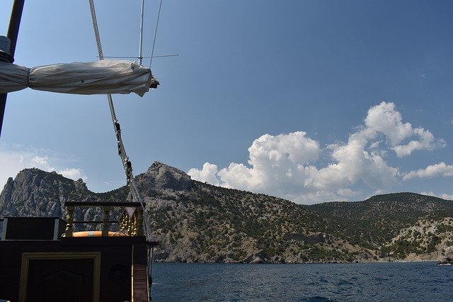 ดาวน์โหลดฟรี Ship Sea Mountains - ภาพถ่ายหรือรูปภาพฟรีที่จะแก้ไขด้วยโปรแกรมแก้ไขรูปภาพออนไลน์ GIMP