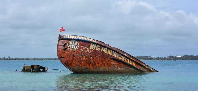 Descarga gratuita Shipwreck Ocean Sea: foto o imagen gratuita para editar con el editor de imágenes en línea GIMP