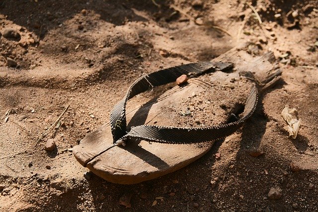 ดาวน์โหลดฟรี Shoe Broken Old - ภาพถ่ายหรือรูปภาพฟรีที่จะแก้ไขด้วยโปรแกรมแก้ไขรูปภาพออนไลน์ GIMP