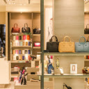 Shop selling hand bags  screen for extension Chrome web store in OffiDocs Chromium