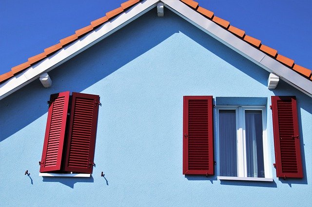 Muat turun percuma Shutters The Roof Of Facade - foto atau gambar percuma untuk diedit dengan editor imej dalam talian GIMP