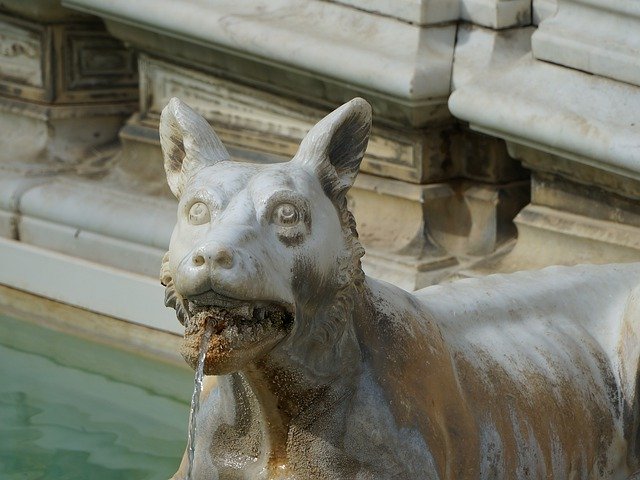 Téléchargement gratuit de la statue de la fontaine de Sienne - photo ou image gratuite à éditer avec l'éditeur d'images en ligne GIMP