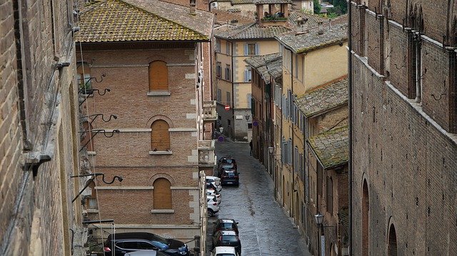 Gratis download Siena Italy Street - gratis foto of afbeelding om te bewerken met GIMP online afbeeldingseditor
