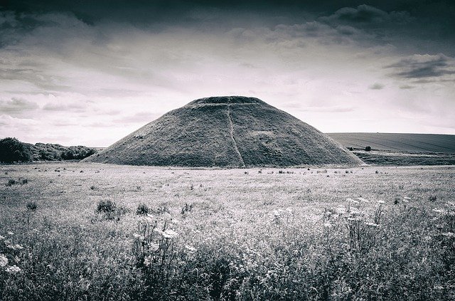 Descărcare gratuită Silbury Hill Avebury Neolithic - fotografie sau imagine gratuită pentru a fi editată cu editorul de imagini online GIMP